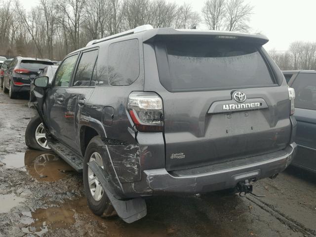 JTEBU5JR7F5252892 - 2015 TOYOTA 4RUNNER SR GRAY photo 3