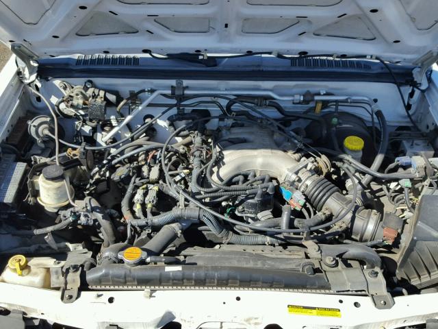 1N6ED27T5YC385505 - 2000 NISSAN FRONTIER C WHITE photo 7