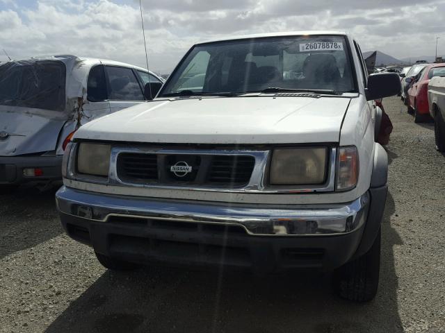 1N6ED27T5YC385505 - 2000 NISSAN FRONTIER C WHITE photo 9