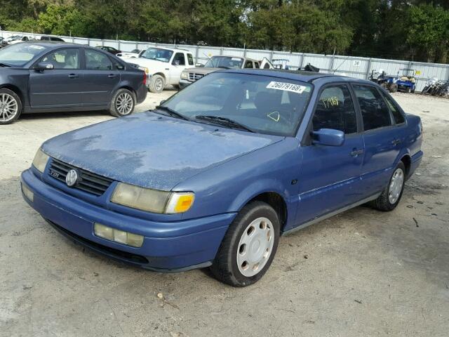 WVWGG83A0TE126475 - 1996 VOLKSWAGEN PASSAT TDI BLUE photo 2