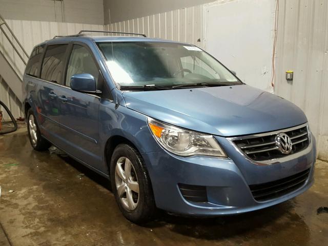 2V4RW3DG7BR766529 - 2011 VOLKSWAGEN ROUTAN SE BLUE photo 1