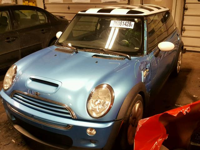 WMWRE33492TD51256 - 2002 MINI COOPER S BLUE photo 2