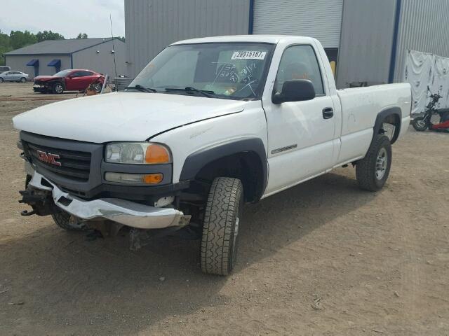 1GTHC24U74E399789 - 2004 GMC SIERRA C25 WHITE photo 2