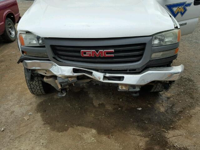 1GTHC24U74E399789 - 2004 GMC SIERRA C25 WHITE photo 7