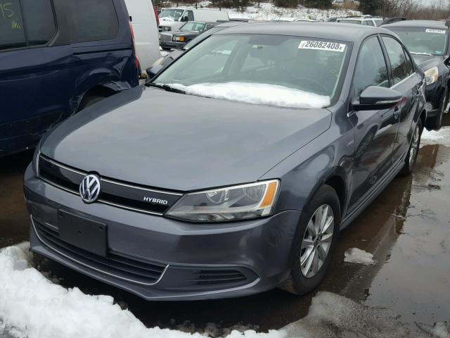 3VW637AJ4DM263982 - 2013 VOLKSWAGEN JETTA HYBR GRAY photo 2