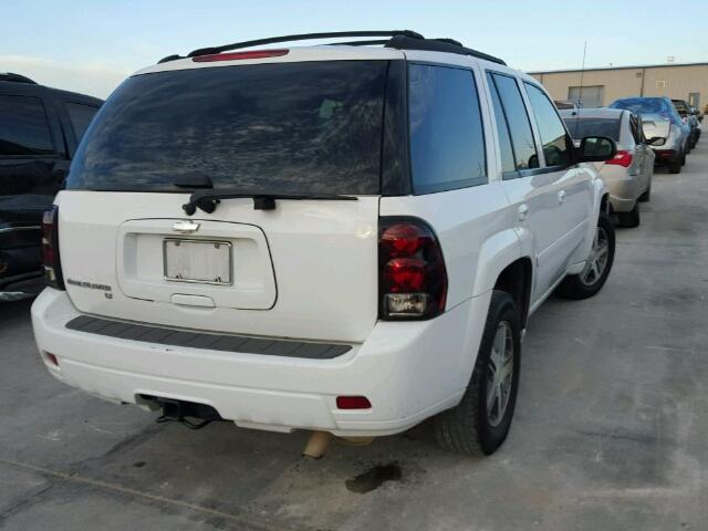 1GNDT13S272224999 - 2007 CHEVROLET TRAILBLAZE WHITE photo 4