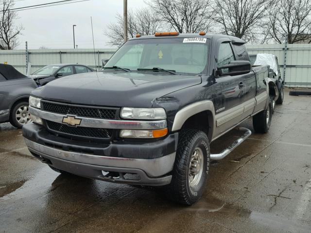 1GCGK29U7YE398803 - 2000 CHEVROLET SILVERADO BLACK photo 2