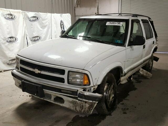 1GNDT13W3V2168958 - 1997 CHEVROLET BLAZER WHITE photo 2