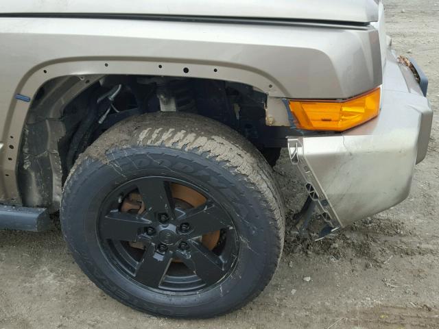 1J8HG48N56C274641 - 2006 JEEP COMMANDER TAN photo 9