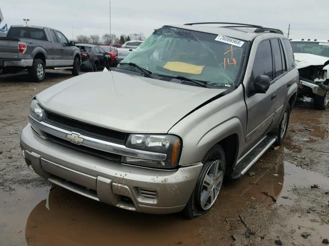 1GNDT13S222252598 - 2002 CHEVROLET TRAILBLAZE SILVER photo 2