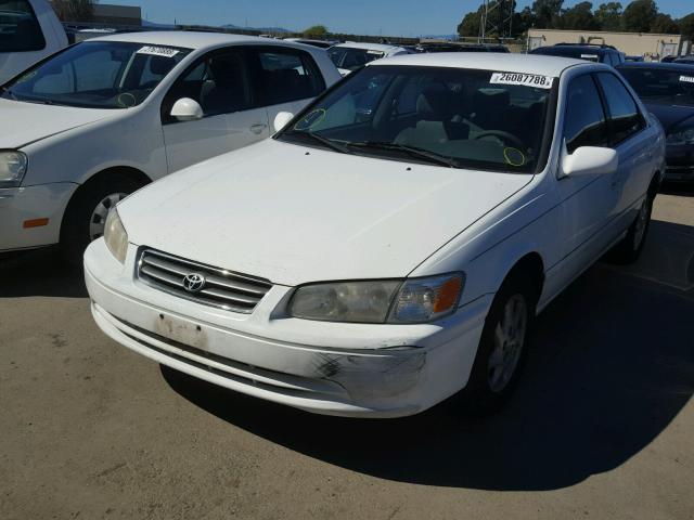 JT2BG22K7Y0451686 - 2000 TOYOTA CAMRY CE WHITE photo 2