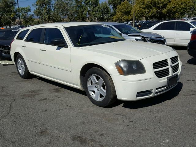 2D4FV48V05H571514 - 2005 DODGE MAGNUM SXT WHITE photo 1