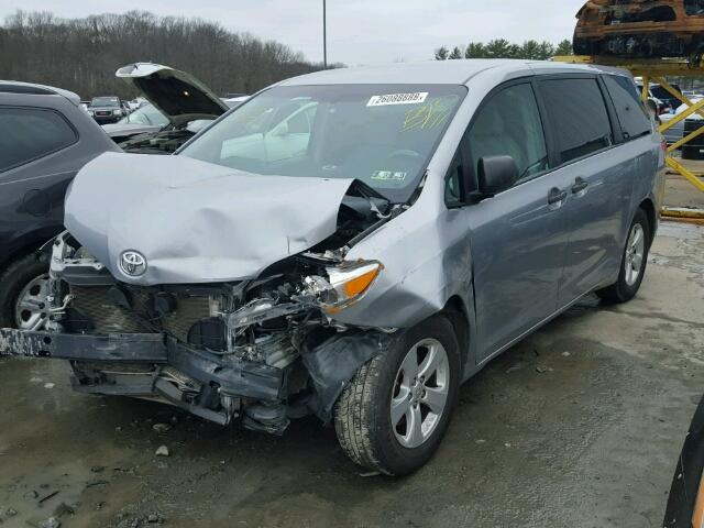 5TDZK3DC8DS369991 - 2013 TOYOTA SIENNA BAS GRAY photo 2