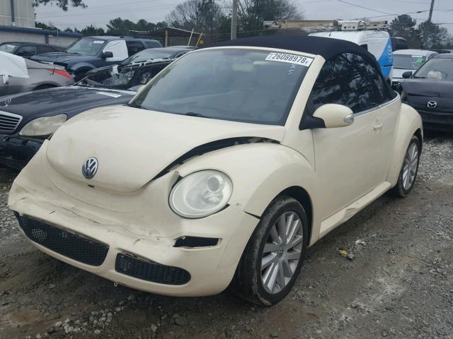 3VWRF31YX8M408698 - 2008 VOLKSWAGEN NEW BEETLE CREAM photo 2