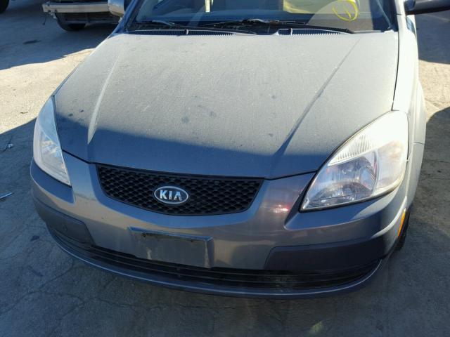 KNADE123866139070 - 2006 KIA RIO GRAY photo 7