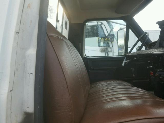 1FDXK74P7PVA09666 - 1993 FORD F700 F WHITE photo 6