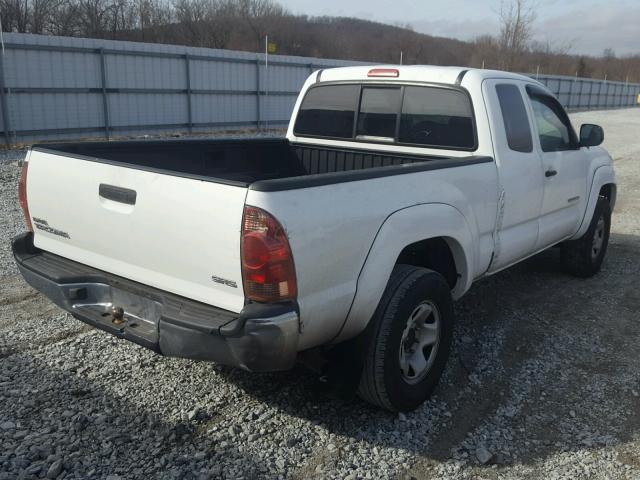 5TEUX42N26Z296757 - 2006 TOYOTA TACOMA ACC WHITE photo 4