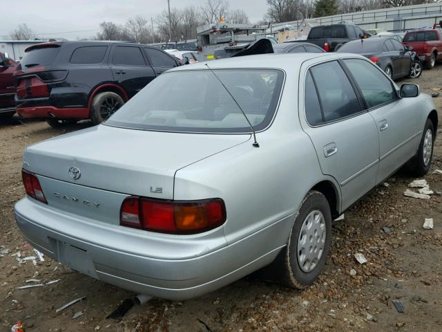 4T1SK12E7SU607117 - 1995 TOYOTA CAMRY LE GREEN photo 4