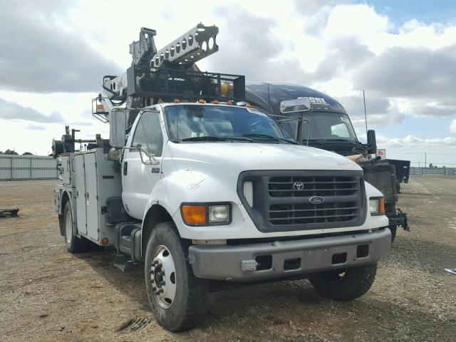 3FDXF75H0YMA36439 - 2000 FORD F750 SUPER WHITE photo 1