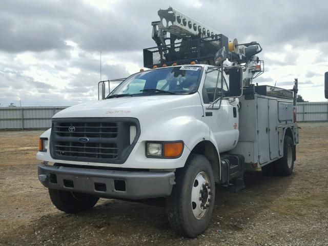 3FDXF75H0YMA36439 - 2000 FORD F750 SUPER WHITE photo 2