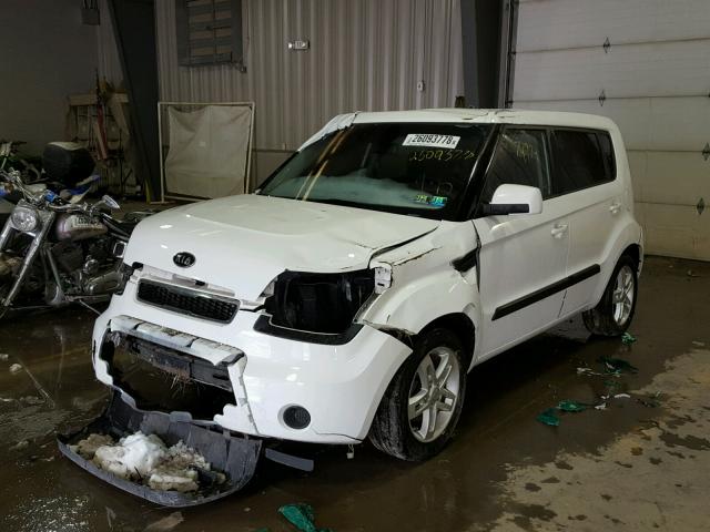 KNDJT2A21B7707318 - 2011 KIA SOUL + WHITE photo 2