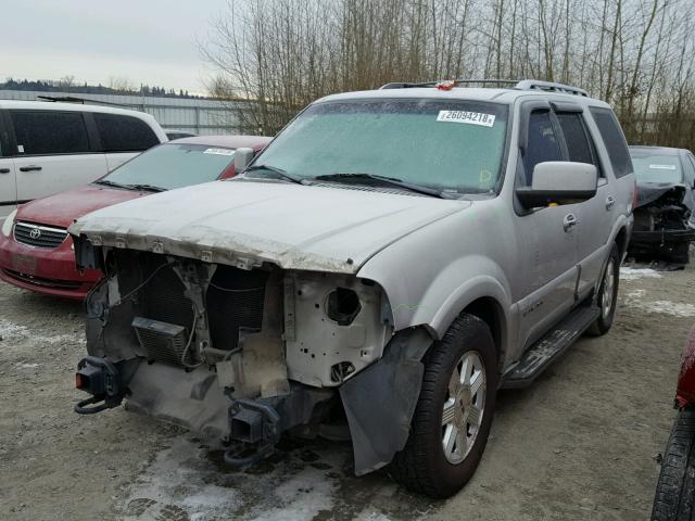 5LMFU28R83LJ05409 - 2003 LINCOLN NAVIGATOR SILVER photo 2