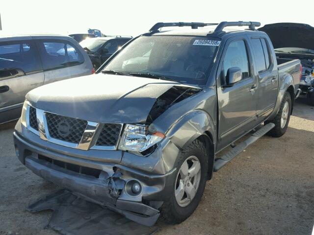 1N6AD07U26C451081 - 2006 NISSAN FRONTIER C CHARCOAL photo 2