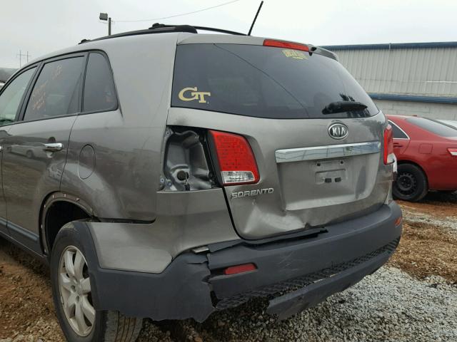 5XYKT3A14DG379237 - 2013 KIA SORENTO LX SILVER photo 9