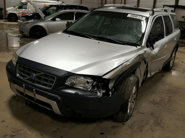 YV1SZ592651177325 - 2005 VOLVO XC70 SILVER photo 2