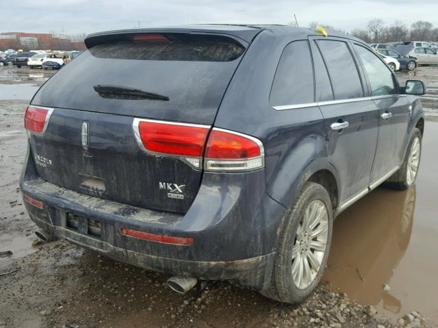 2LMDJ8JK8DBL41194 - 2013 LINCOLN MKX CHARCOAL photo 4