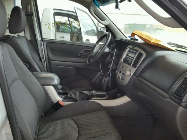 4F2YZ04165KM34639 - 2005 MAZDA TRIBUTE S SILVER photo 5