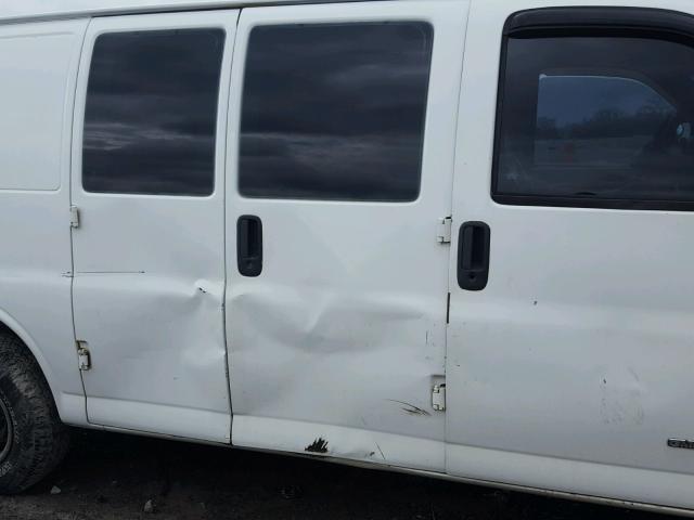 1GTFG15M6Y1169811 - 2000 GMC SAVANA G15 WHITE photo 9