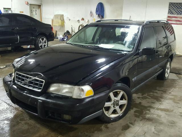 YV1LZ5641W2459992 - 1998 VOLVO V70 XC BLACK photo 2