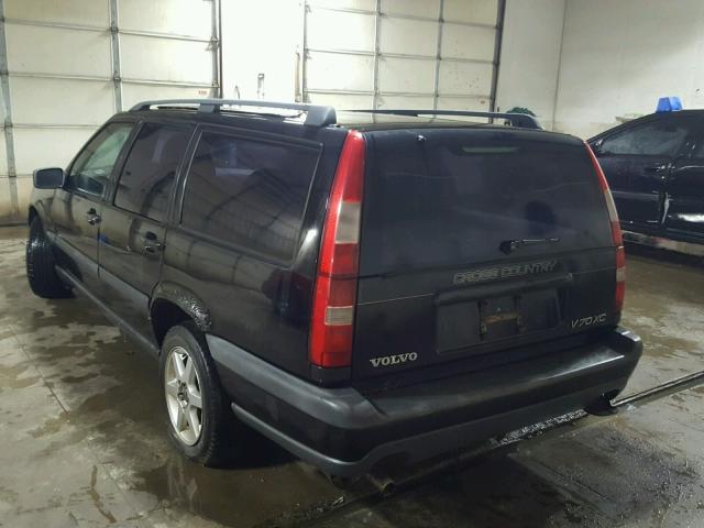 YV1LZ5641W2459992 - 1998 VOLVO V70 XC BLACK photo 3