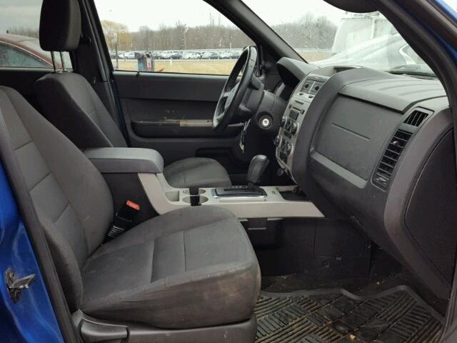 1FMCU9D78BKA32209 - 2011 FORD ESCAPE XLT BLUE photo 5