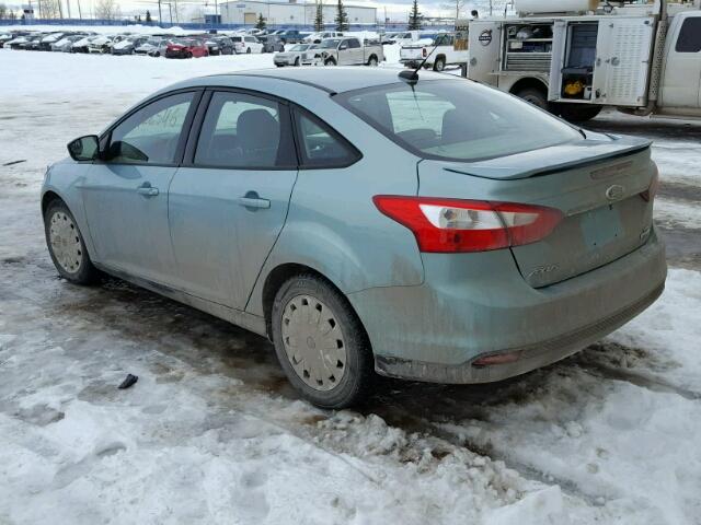 1FAHP3F23CL412057 - 2012 FORD FOCUS SE GREEN photo 3