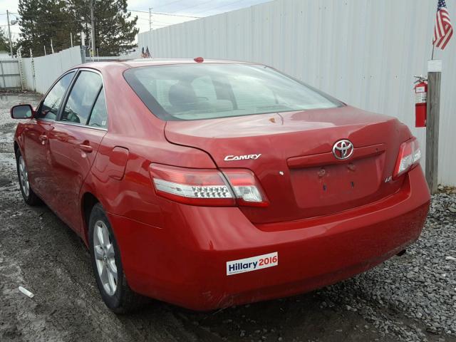 4T1BF3EK1BU661983 - 2011 TOYOTA CAMRY BASE RED photo 3