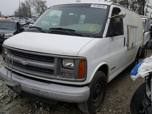 1GCHG35R111226857 - 2001 CHEVROLET EXPRESS G3 WHITE photo 2