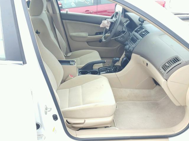 1HGCM563X6A105519 - 2006 HONDA ACCORD SE WHITE photo 5