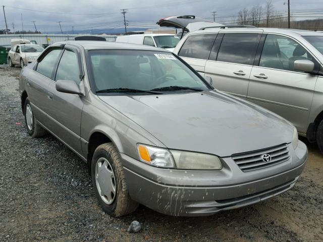 4T1BG22K7WU383690 - 1998 TOYOTA CAMRY CE GRAY photo 1