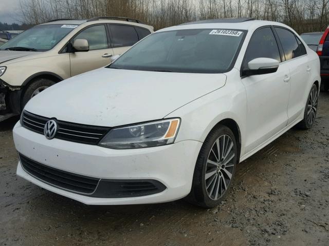 3VWLL7AJ7EM369475 - 2014 VOLKSWAGEN JETTA TDI WHITE photo 2