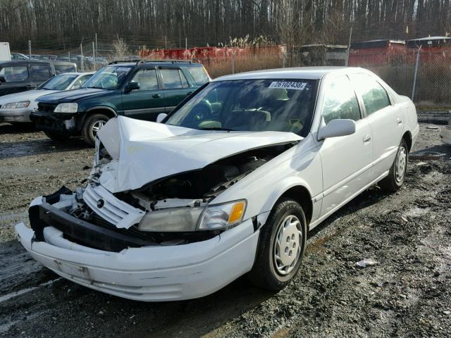 4T1BG22K8WU388915 - 1998 TOYOTA CAMRY CE WHITE photo 2