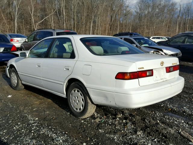 4T1BG22K8WU388915 - 1998 TOYOTA CAMRY CE WHITE photo 3