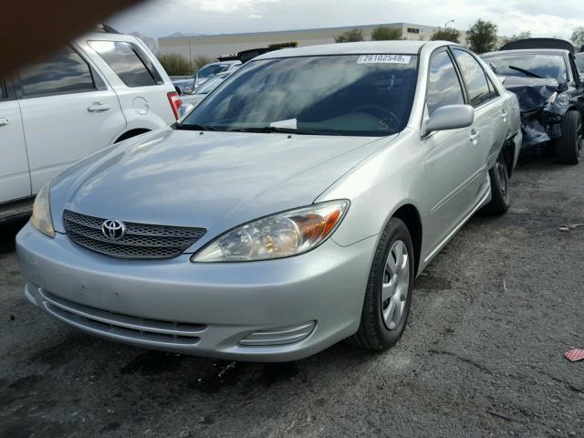 JTDBE32K230173887 - 2003 TOYOTA CAMRY LE WHITE photo 2