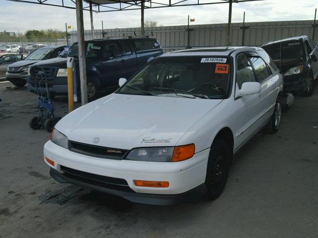 1HGCE1897SA013964 - 1995 HONDA ACCORD EX WHITE photo 2