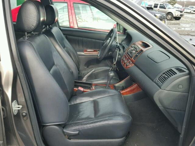 4T1BA32K34U034286 - 2004 TOYOTA CAMRY SE GRAY photo 5