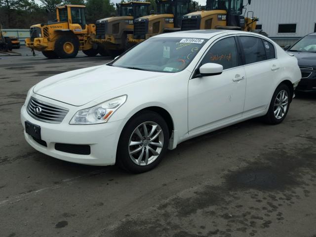 JNKCV61F59M052426 - 2009 INFINITI G37 WHITE photo 2