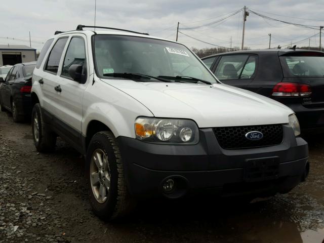 1FMYU93106KD54058 - 2006 FORD ESCAPE XLT WHITE photo 1