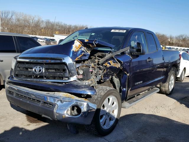 5TFUW5F13CX234285 - 2012 TOYOTA TUNDRA DOU BLUE photo 2