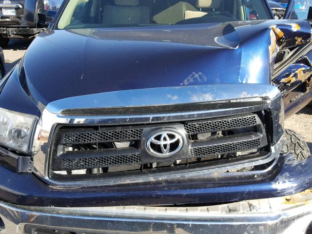 5TFUW5F13CX234285 - 2012 TOYOTA TUNDRA DOU BLUE photo 7